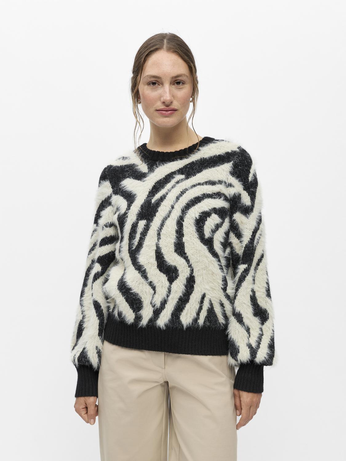 model_shot-front